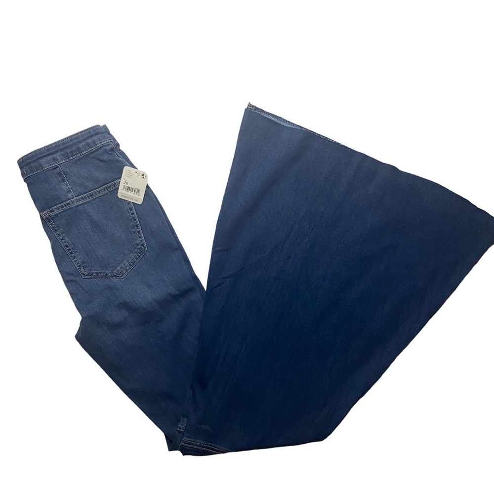 NWT We The Free Free People Just Float On Flare Jeans Jericho blue color Size 26 - Picture 2 of 4